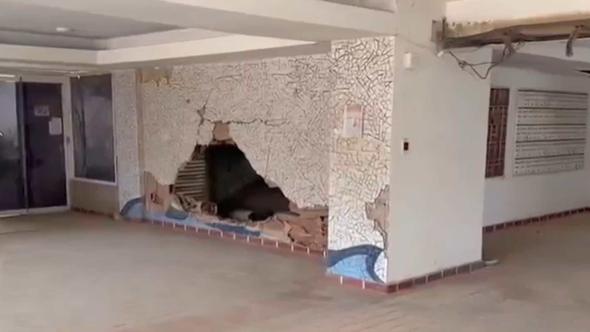Parte interior de la edificación afectada por la implosión - Foto captura