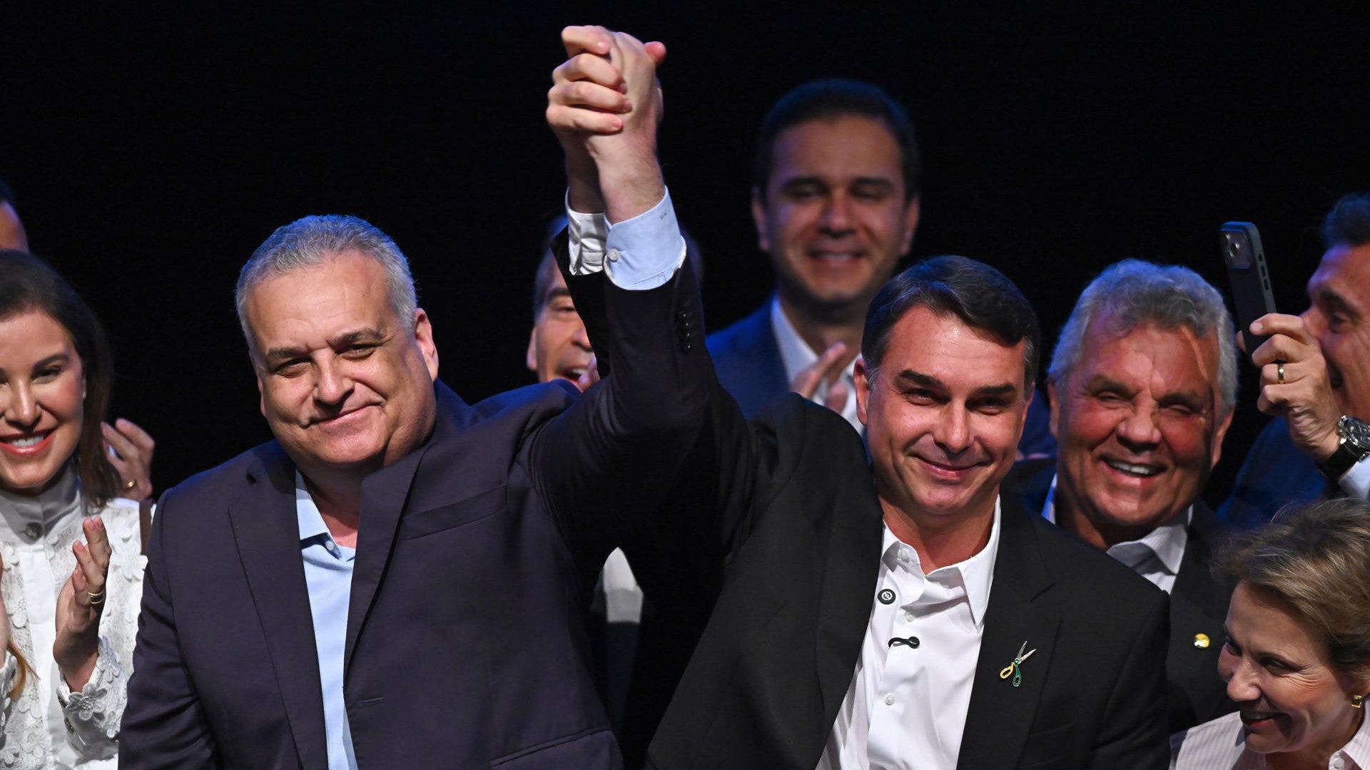 Flavio Bolsonaro junto a su fórmula vicepresidencial, Alfredo Gaspar - Foto: EFE