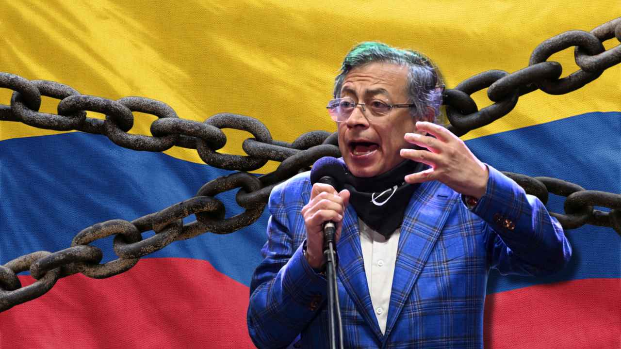 Gustavo Petro - Foto AFP/ Bandera de Colombia, cadenas - Canva (Referencia)
