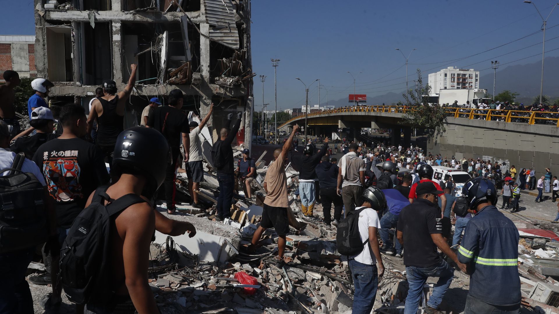 Reportan los primeros muertos en Colombia por terremoto de 7,4 de magnitud: Pereira, Cali y Manizales son los mas afectados