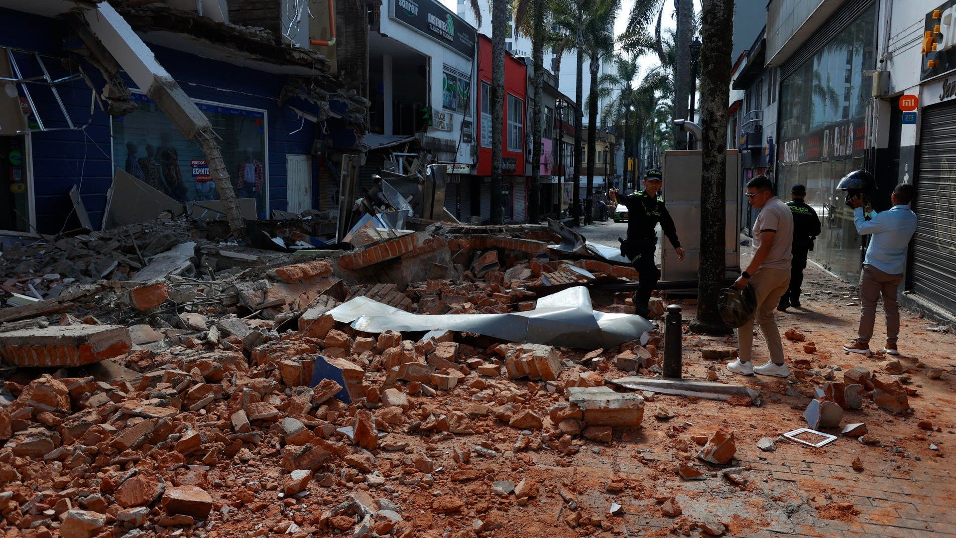 Escombros en Manizales tras terremoto en Colombia. (EFE)