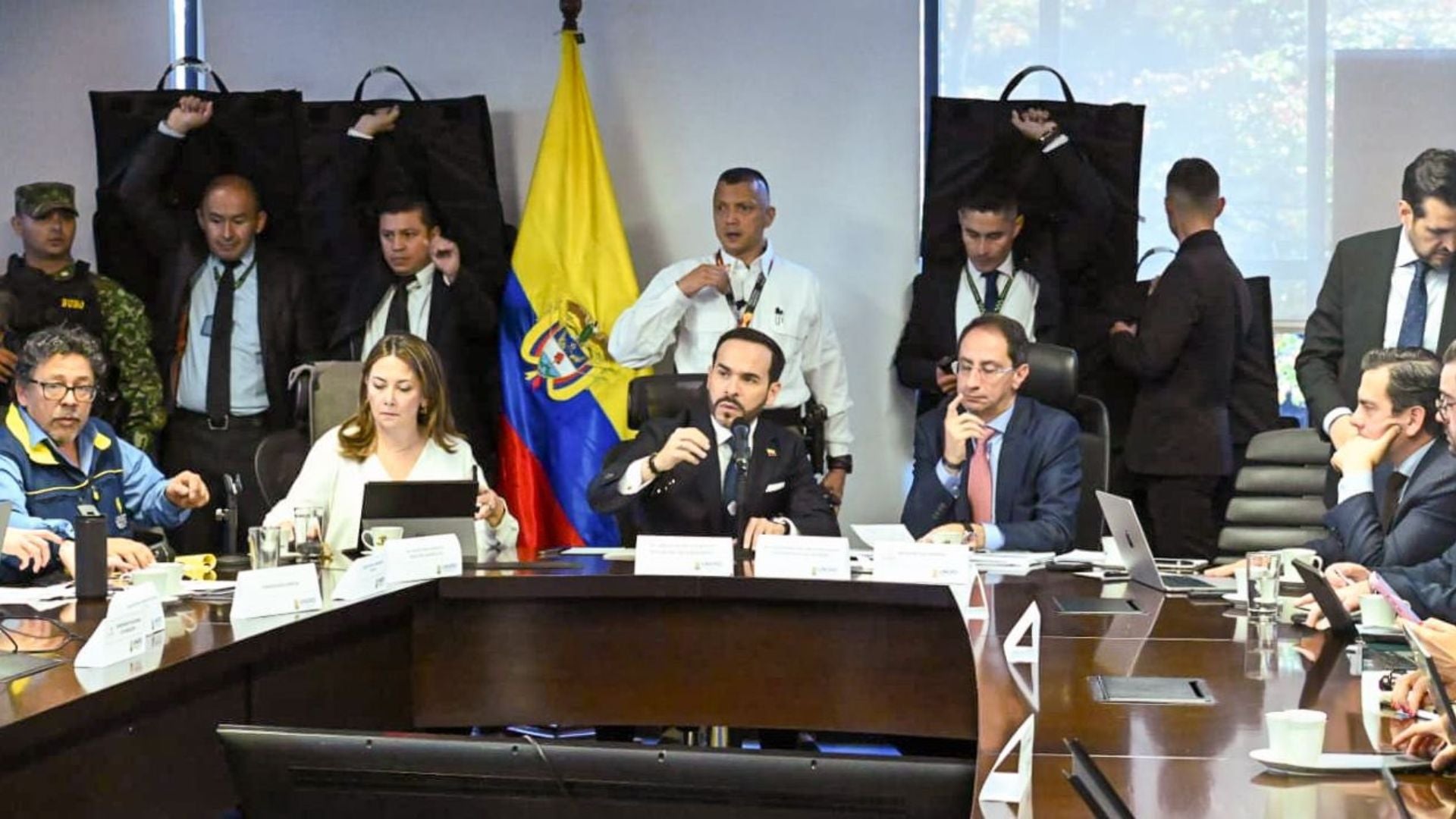 El presidente de Colombia, Abelardo de la Espriella, lidera Puesto de Mando Unificado para el manejo de la emergencia por fuerte terremoto - Foto UNGRD