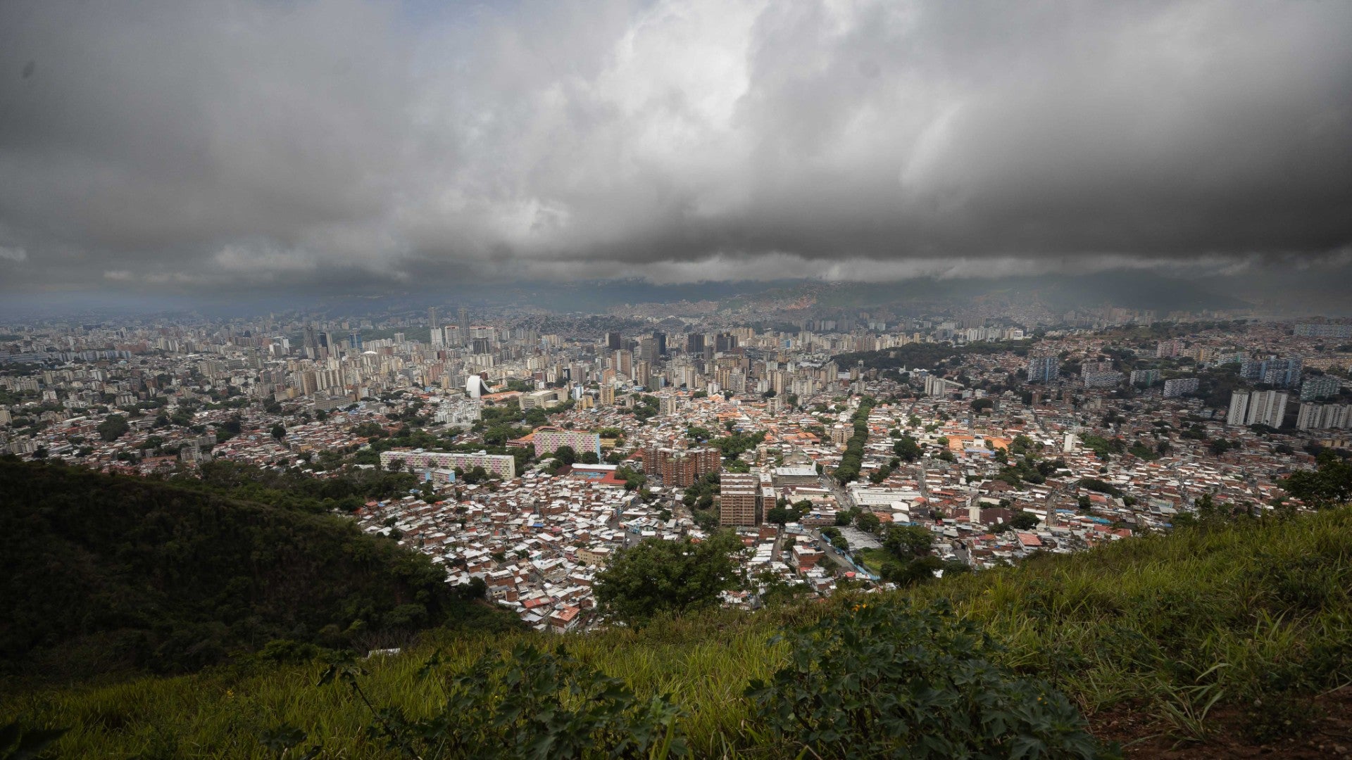 Fotografía general de Caracas (Venezuela) con el cielo parcialmente nublado - EFE