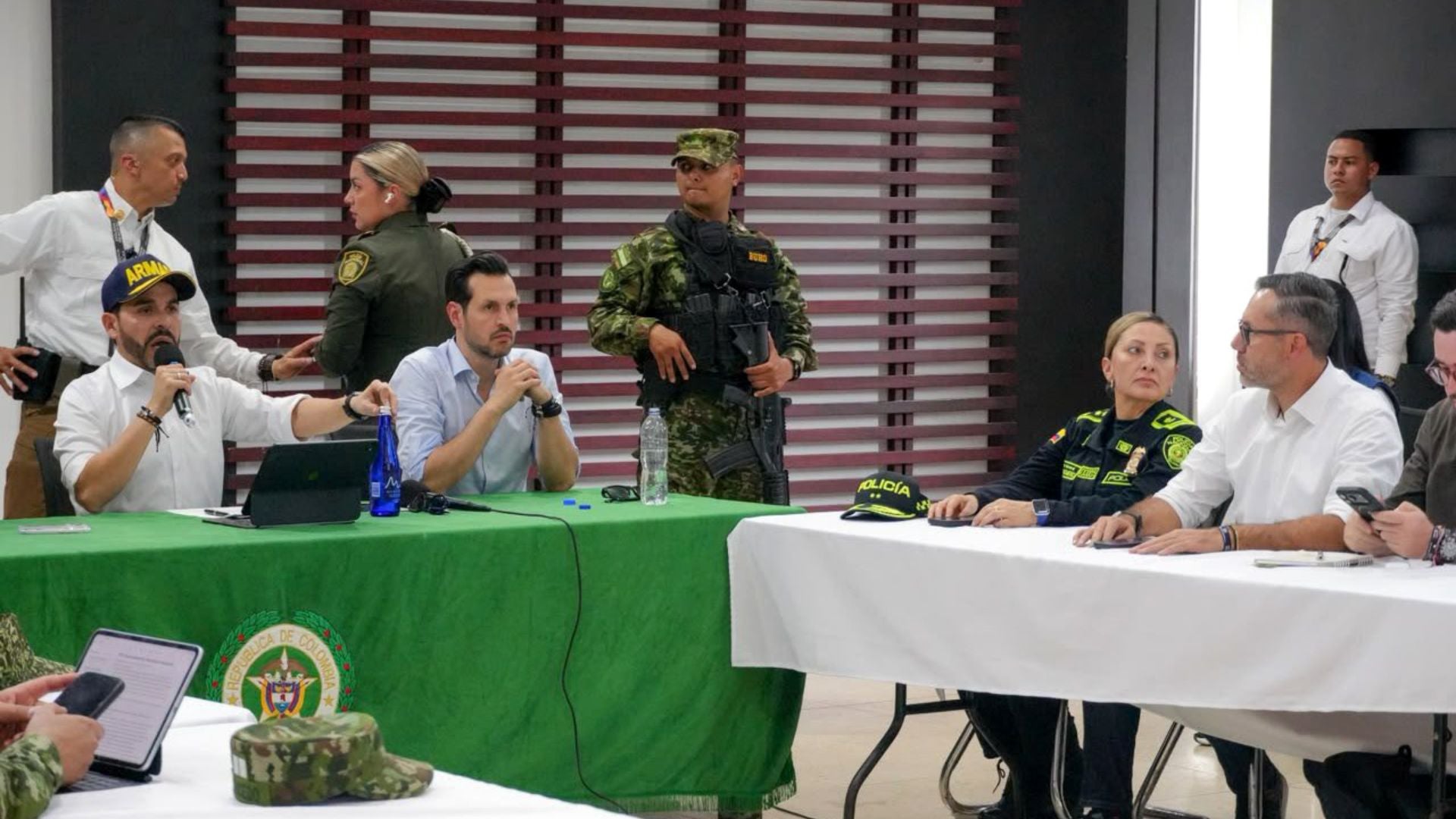 presidente de Colombia, Abelardo de la Espriella liderando el puesto de mando unificado en el Chocó- Foto: EFE