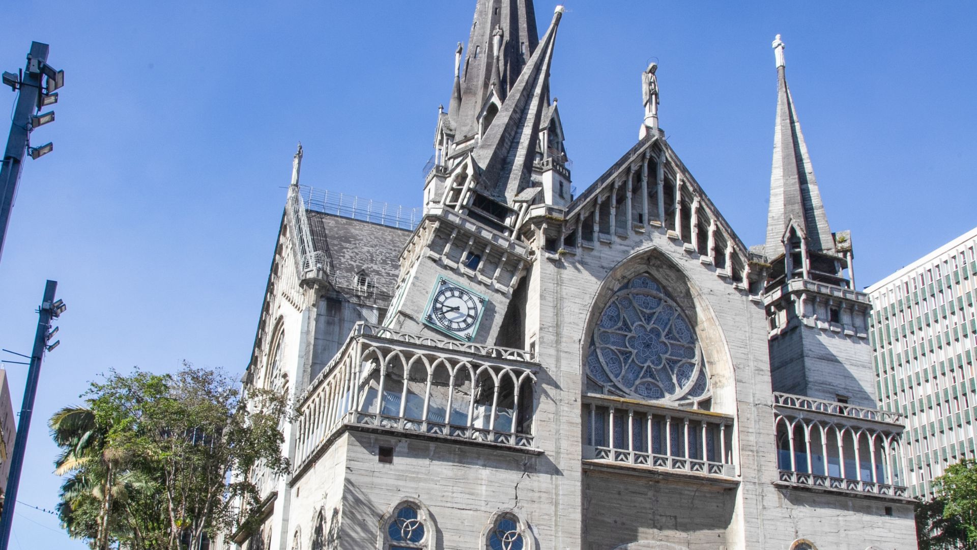 Basílica Metropolitana de Nuestra Señora del Rosario afectada por un terremoto de magnitud 7,4 este lunes, en Manizales (Colombia)-Foto: EFE