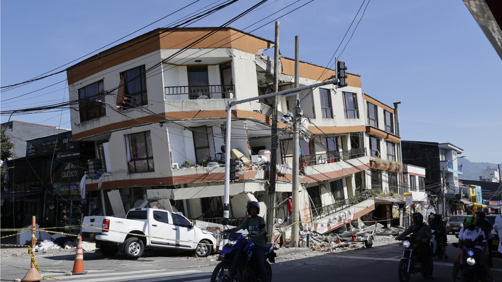 Edificio colapsado debido a terremoto en Colombia-EFE