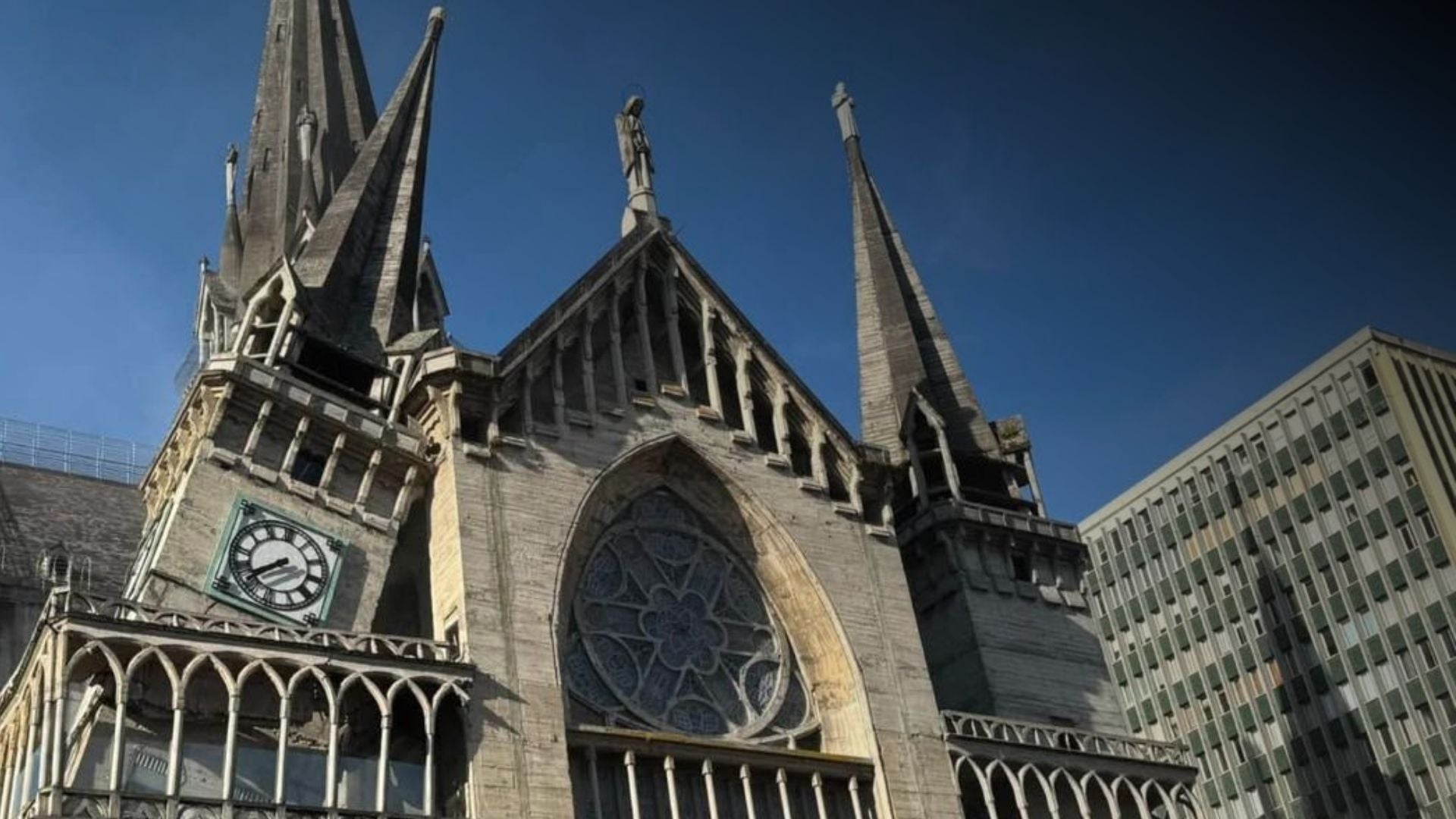 La Catedral Basílica Metropolitana Nuestra Señora del Rosario sufrió serios daños por el terremoto.