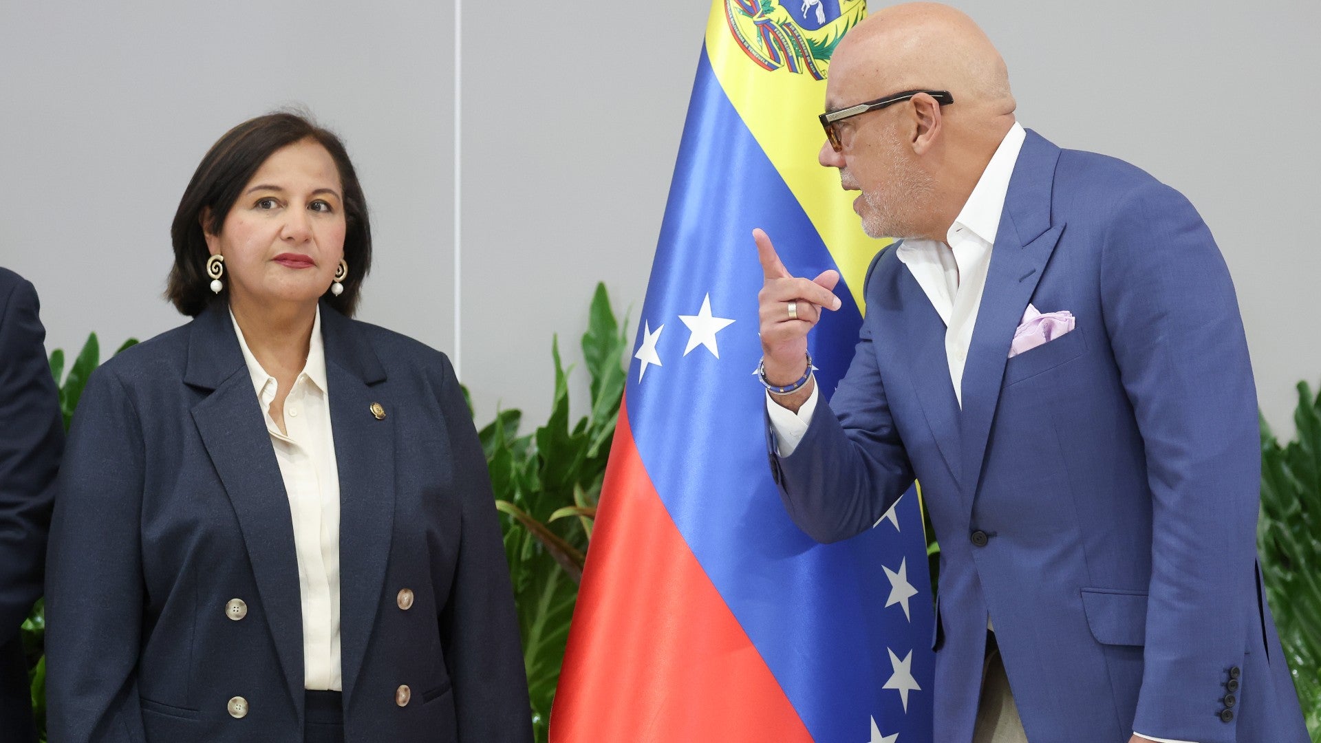 Dinorah Figuera, presidente de la AN venezolana de 2015, junto al ilegítimo presidente del Parlamento venezolano, Jorge Rodríguez. - Foto: EFE