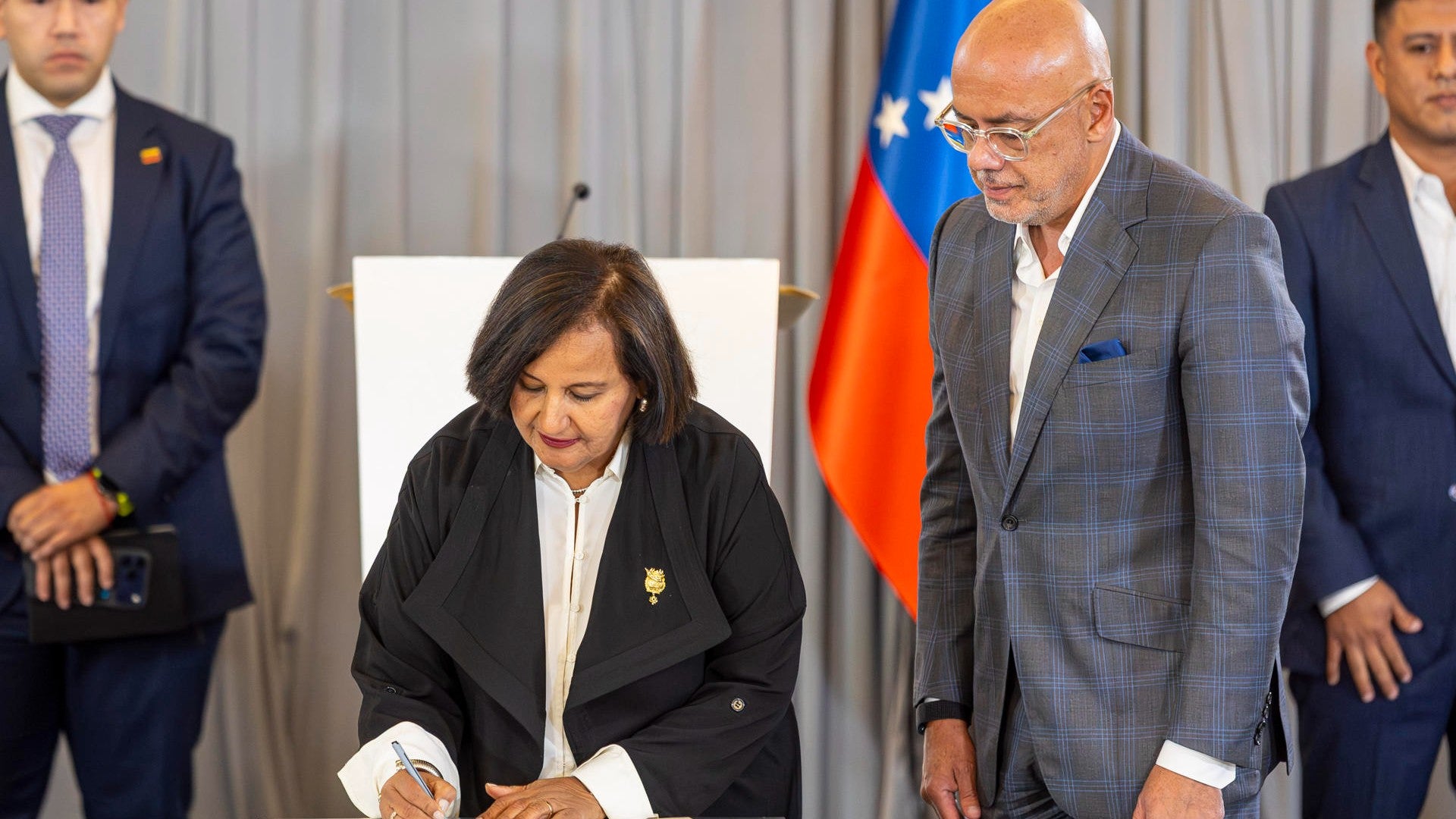 Dinorah Figuera y Jorge Rodríguez. (EFE)