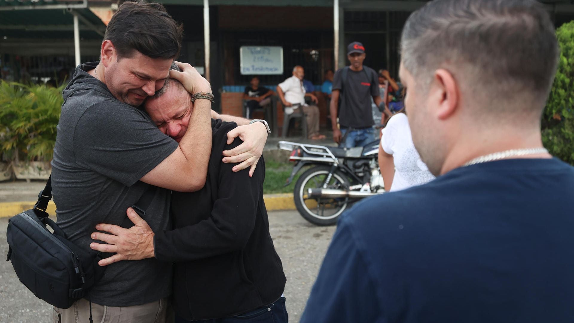 Preso político se reencuentra con su familia tras ser excarcelado del centro penitenciario Rodeo 1 - Foto de referencia: EFE