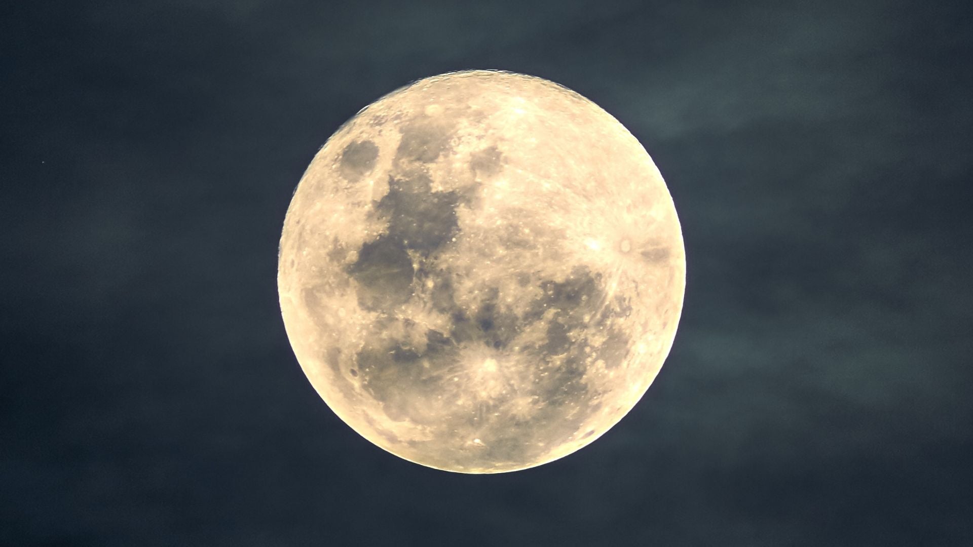 La Luna- Foto Stock Canva