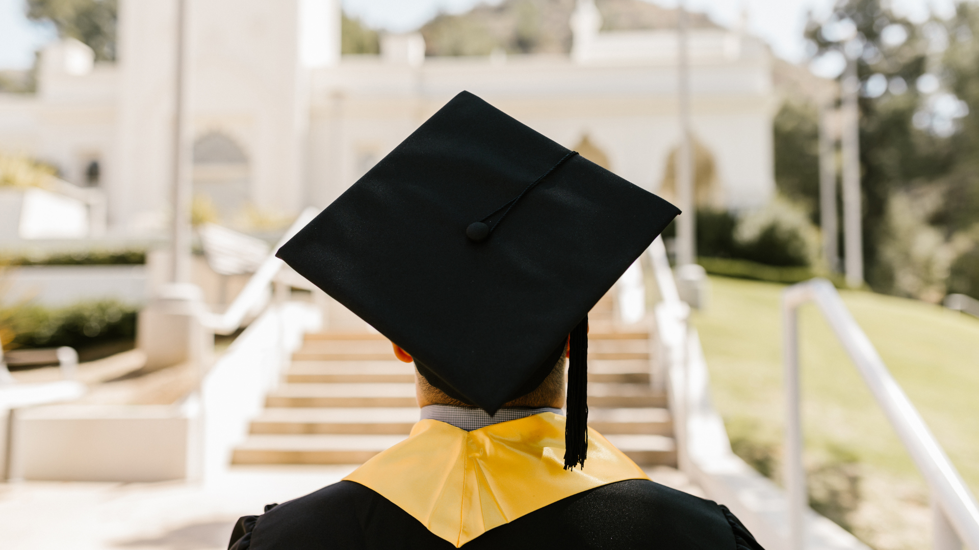 Becas-CANVA