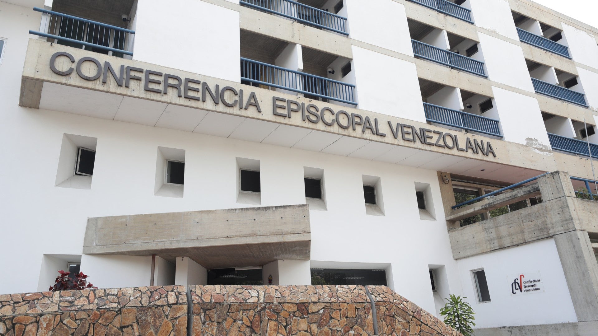 Fotografía de la fachada del edificio de la Conferencia Episcopal de Venezuela (CEV), en Caracas (Venezuela) - EFE