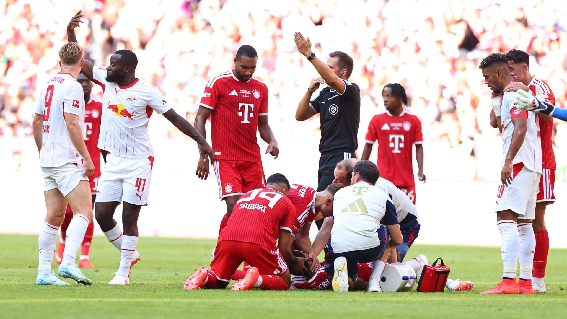 Musiala se desploma en partido del Bayern Múnich ante Leipzig - Foto: EFE