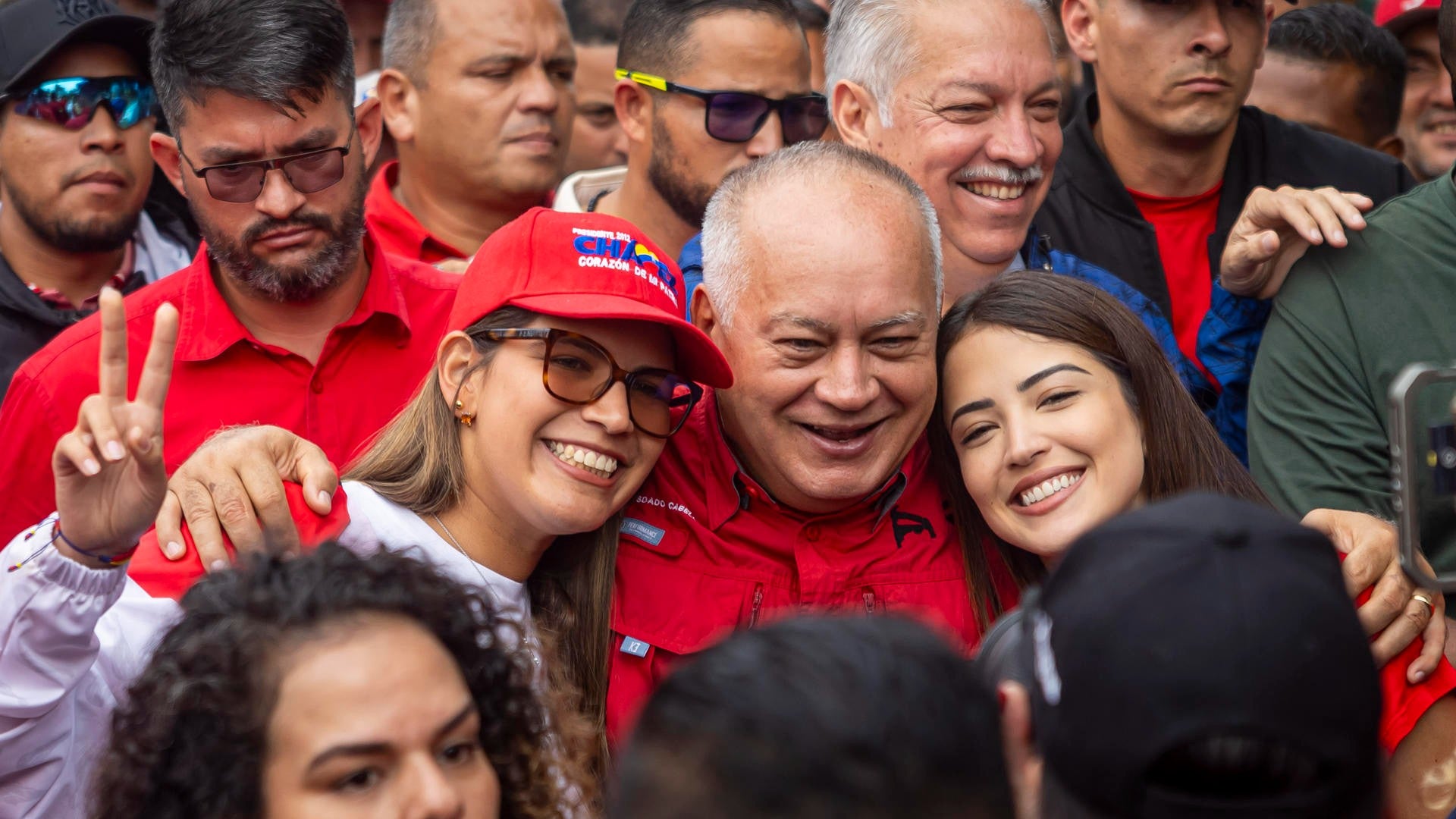 Diosdado Cabello junto a su hija Daniela (derecha) (EFE)