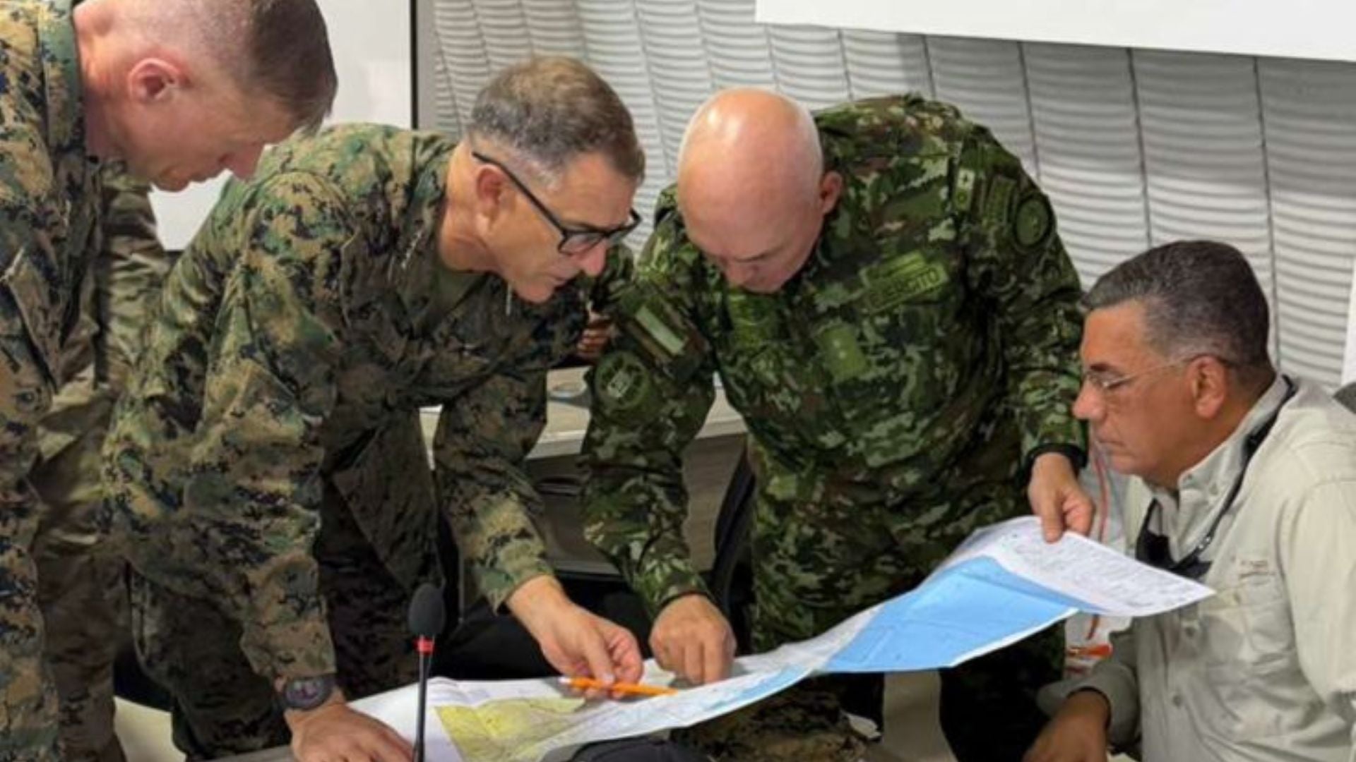 Jefe del Comando Sur de EEUU fue informado al llegar a Tumaco sobre operaciones contra redes criminales en Colombia