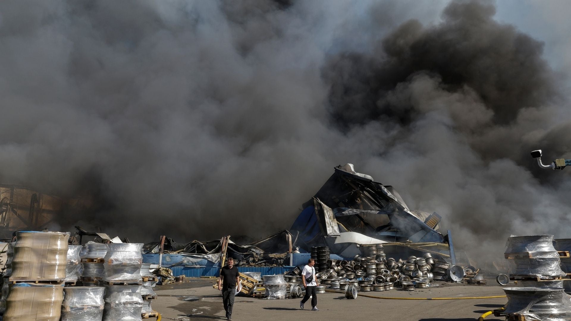 Ataque ruso a depósito de municiones cerca de Kiev deja al menos 37 muertos - EFE