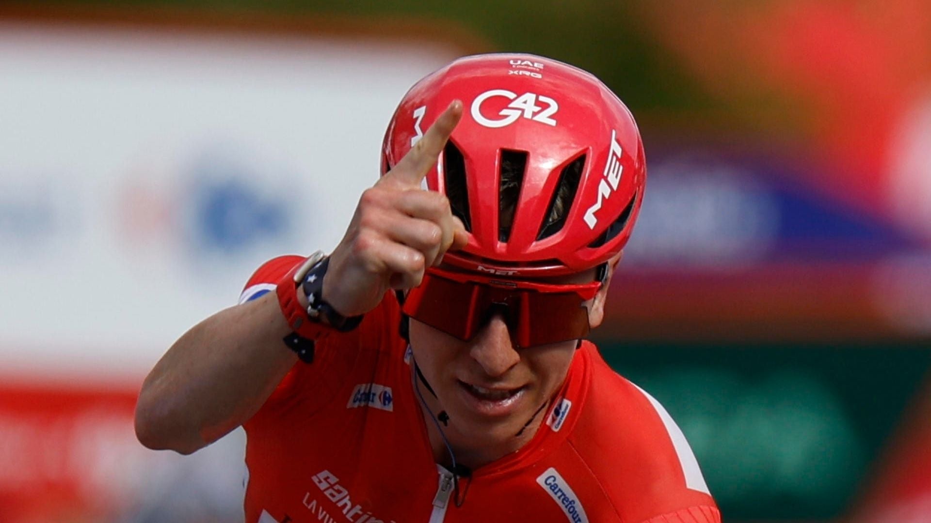 Primer parte médico sobre el estado de salud de Tadej Pogacar, tras fuerte caída en la Vuelta a España 2026 - Foto: EFE