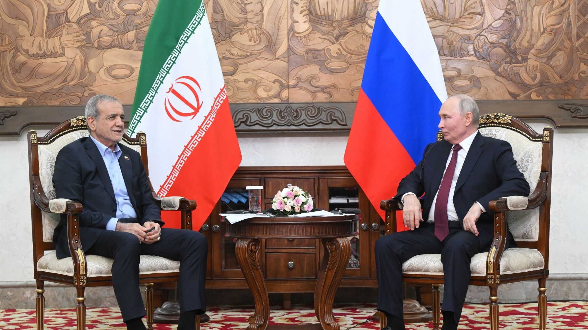 Vladímir Putin y Masud Pezeshkian - Foto AFP