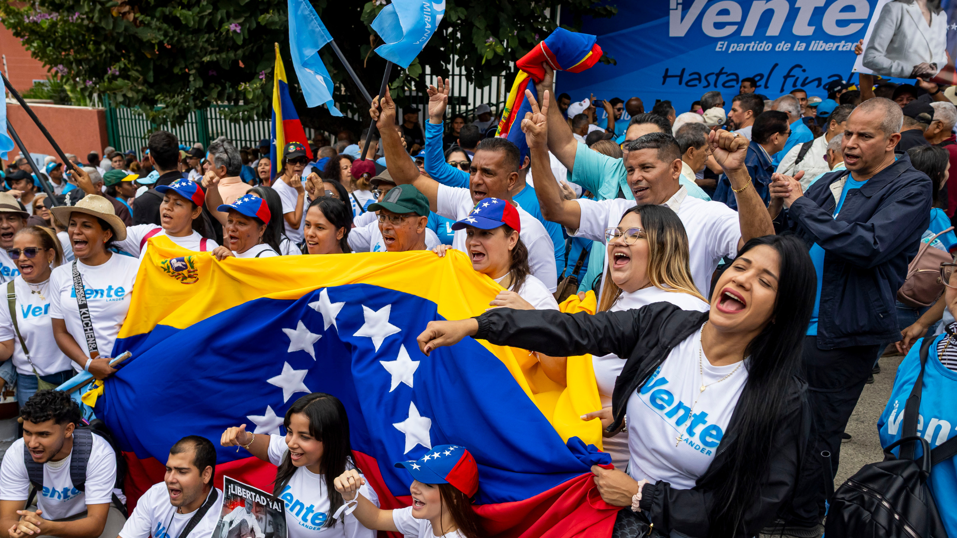 Activistas y simpatizantes del partido Vente Venezuela - Foto: EFE