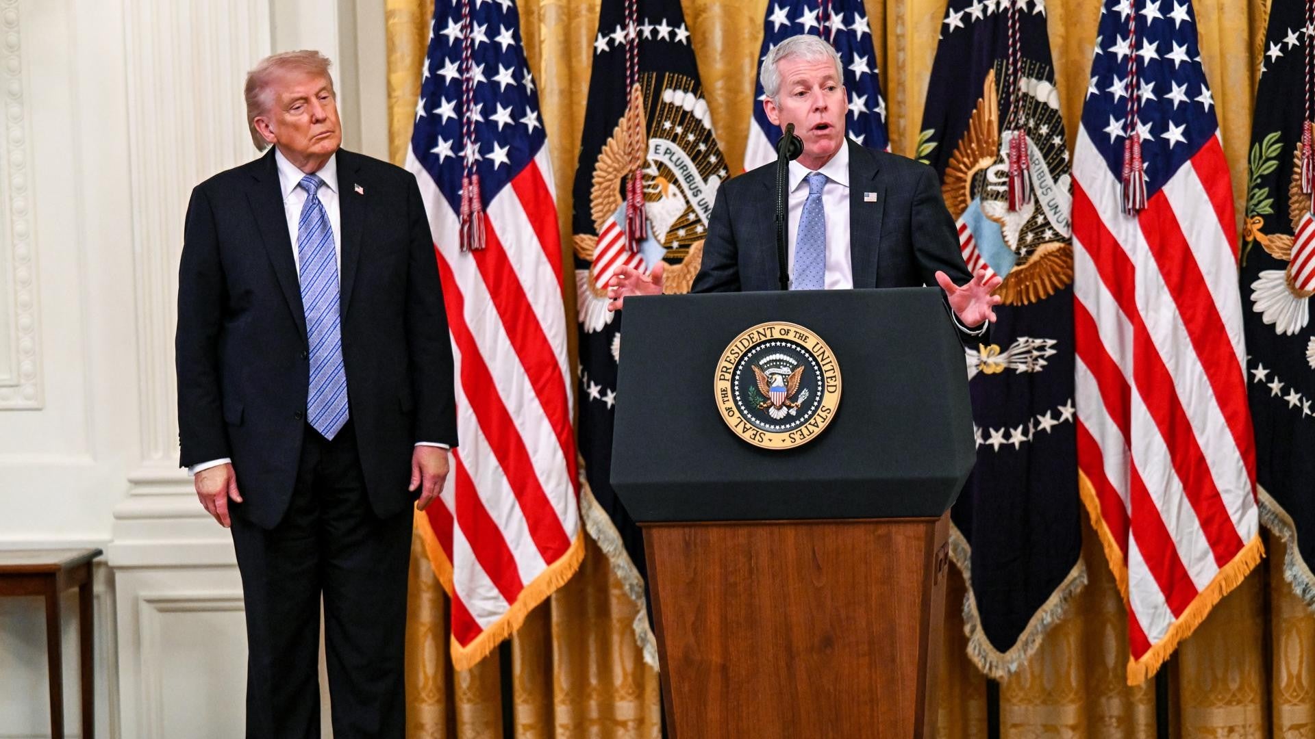 Chris Wright, secretario de energía de EE. UU., y Donald Trump, presidente de EE. UU. - Foto: EFE