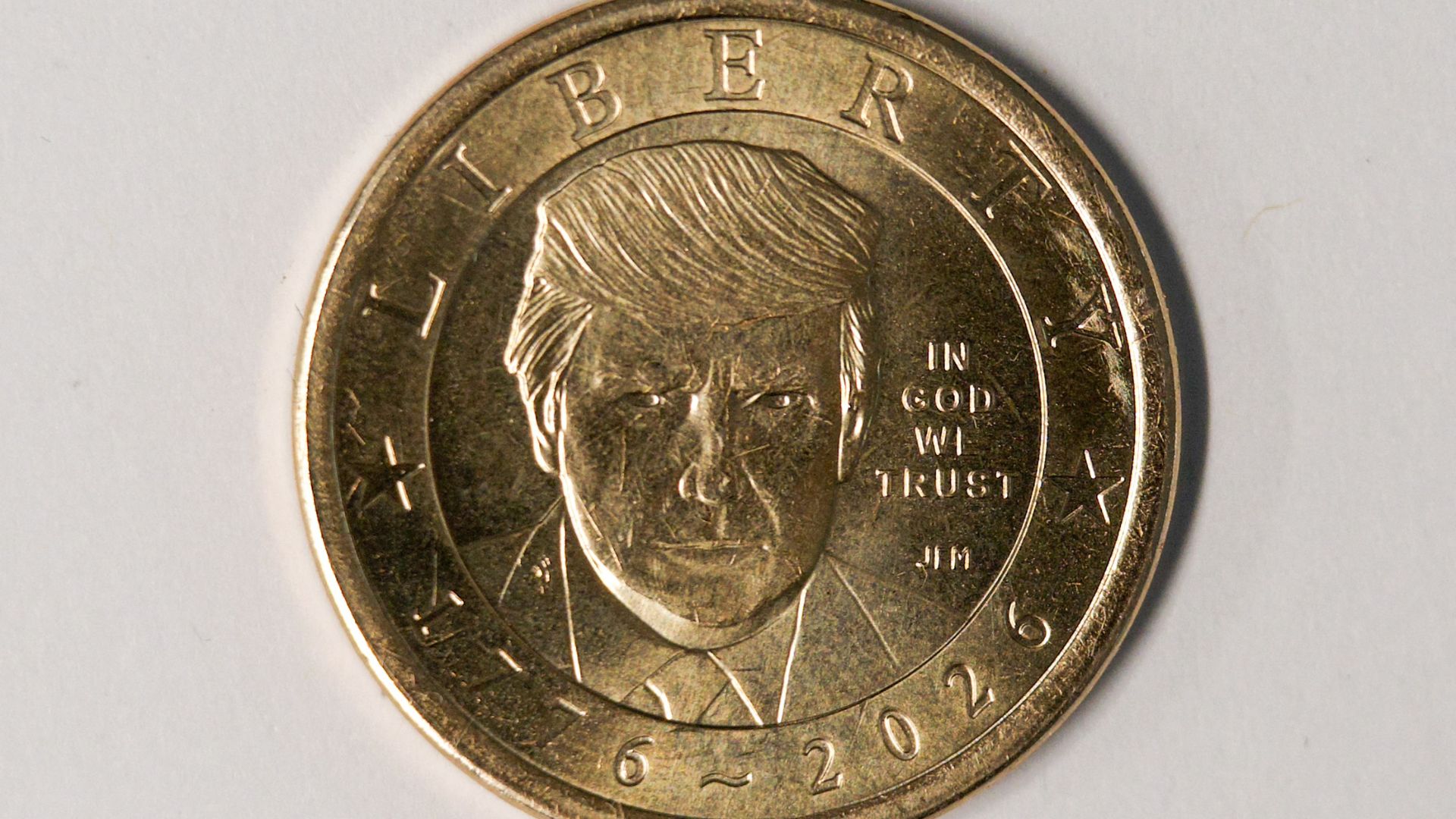 Monedas de 1 dólar con la cara de Donald Trump - AFP