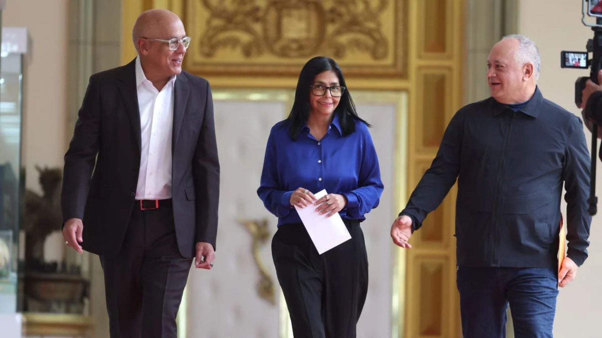 Jorge Rodríguez, Delcy Rodríguez y Diosdado Cabello - Foto: EFE