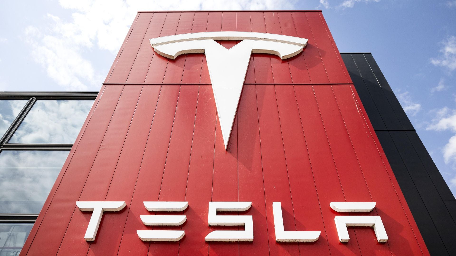 El logo de Tesla-Foto: EFE