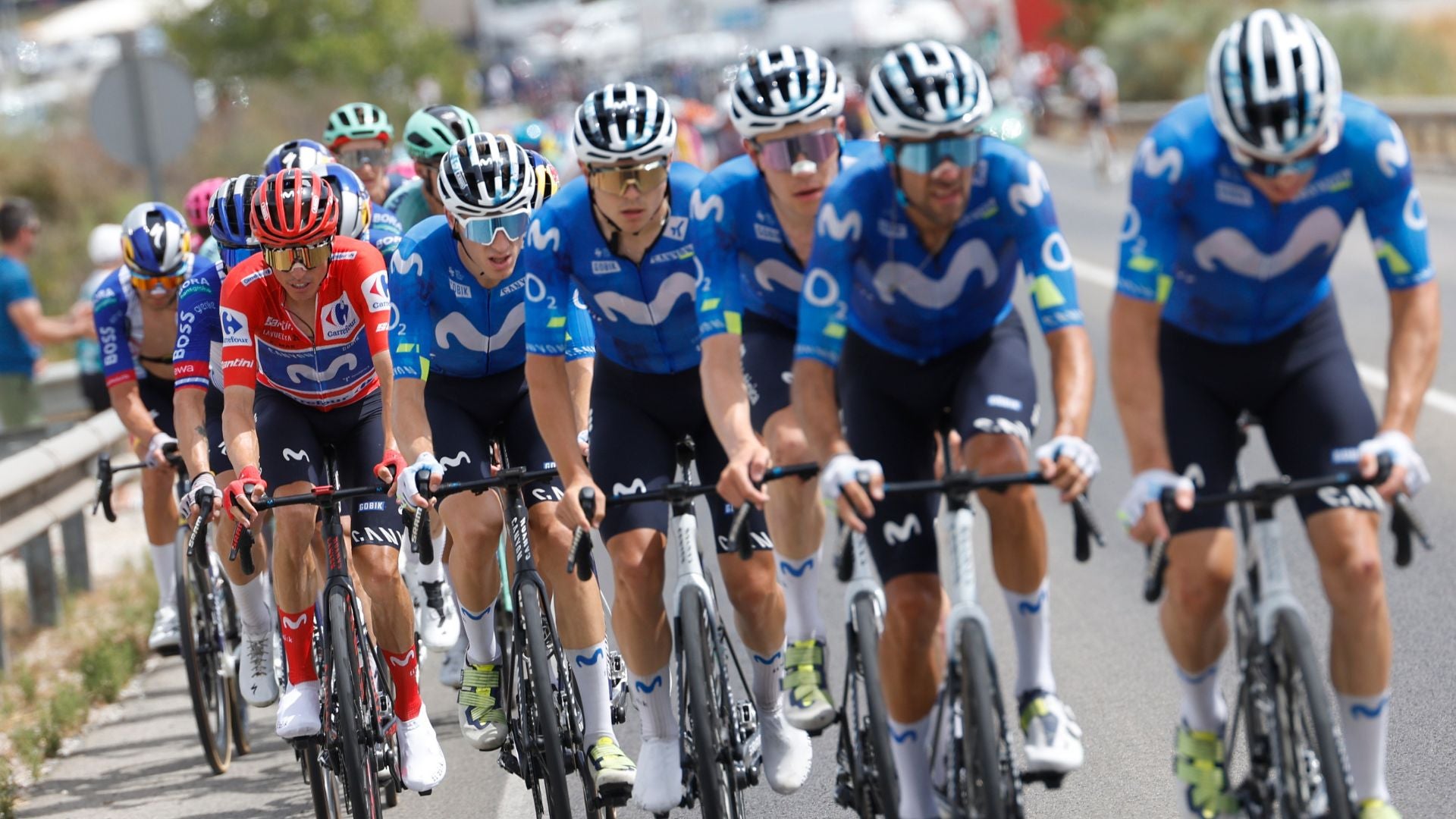 El pelotón ciclista durante la 13ª etapa de La Vuelta a España-Foto: EFE