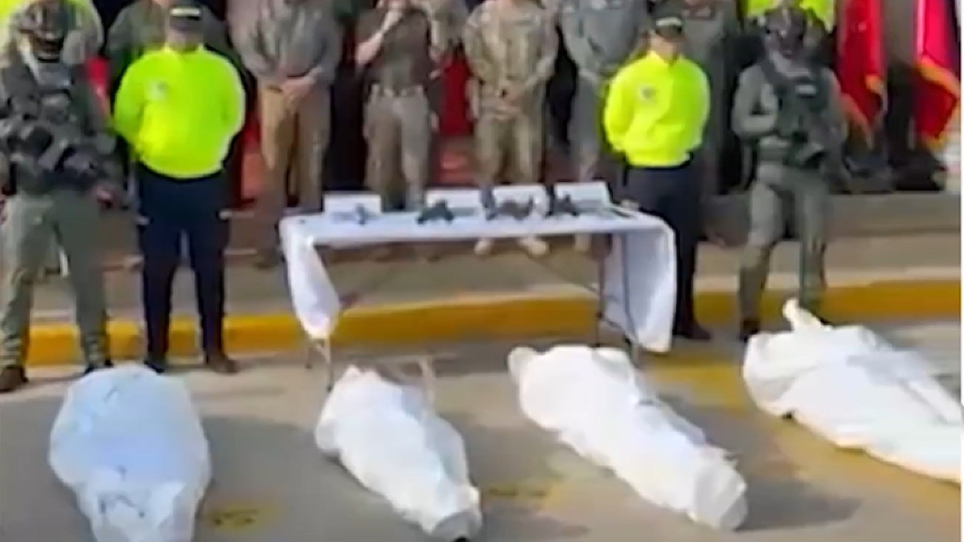 Los cuerpos de los criminales abatidos en La Guajira / FOTO Captura de video