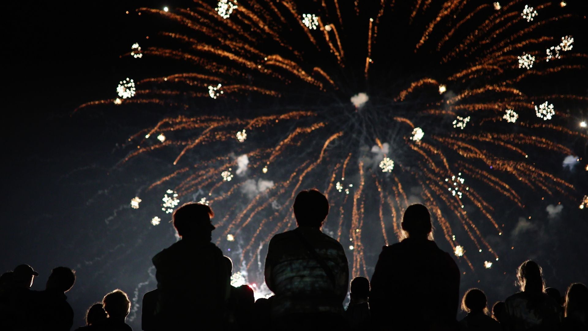 Fuegos artificiales - Canva