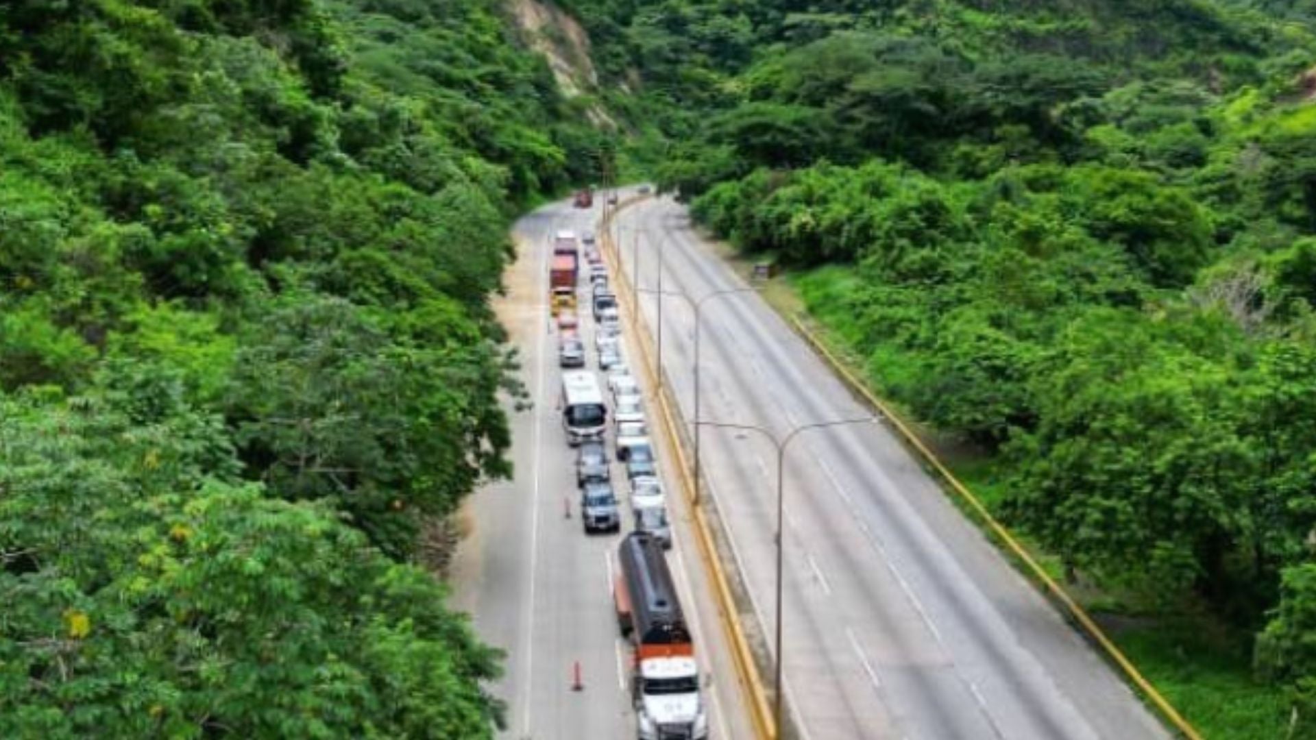 Autopista Puerto Cabello-Valencia - Foto: X