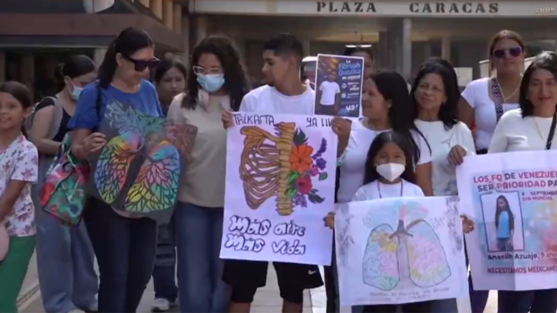 Familiares de pacientes con fibrosis quística exigen tratamientos dignos al régimen - Foto captura