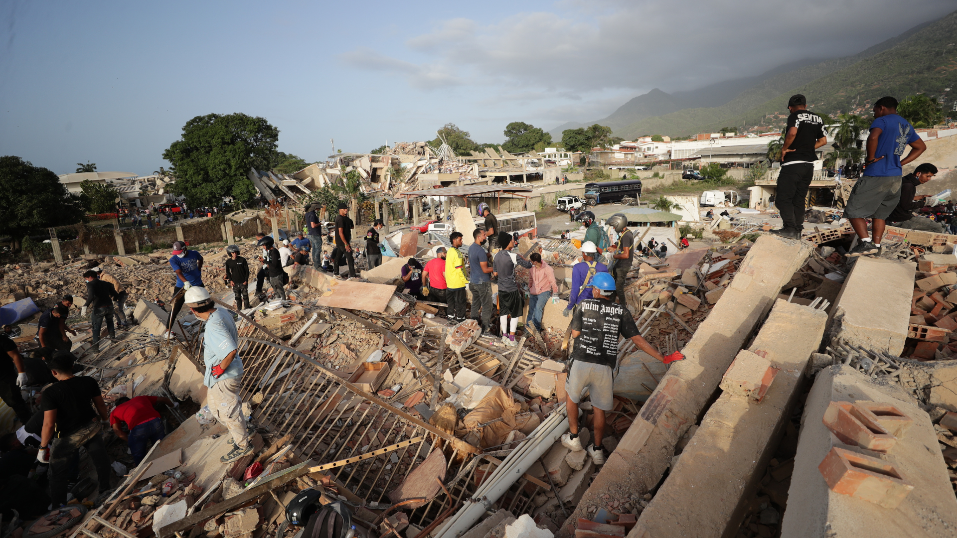 Estructuras colapsadas en La Guaira (Venezuela) por los terremotos - Foto: EFE