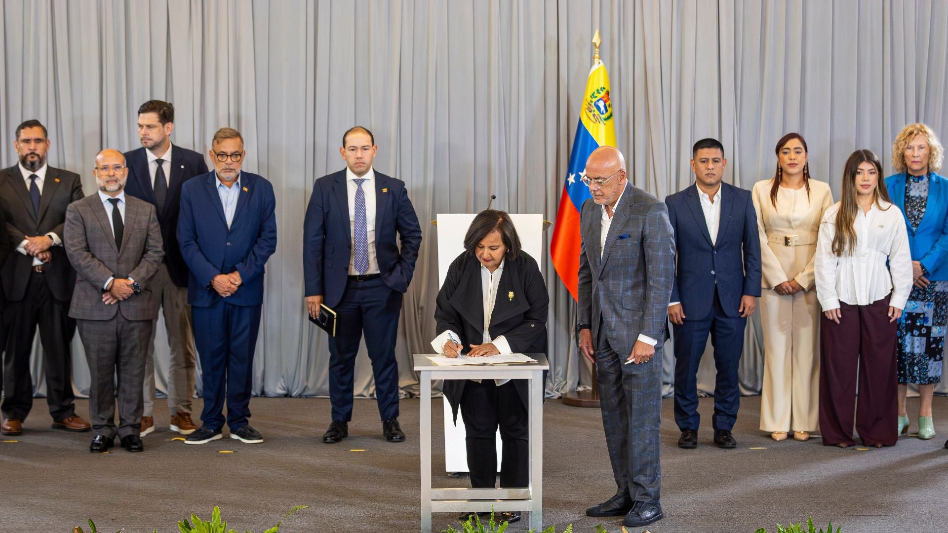 Ronda de conversaciones entre el régimen venezolano y la AN 2015 - Foto: EFE
