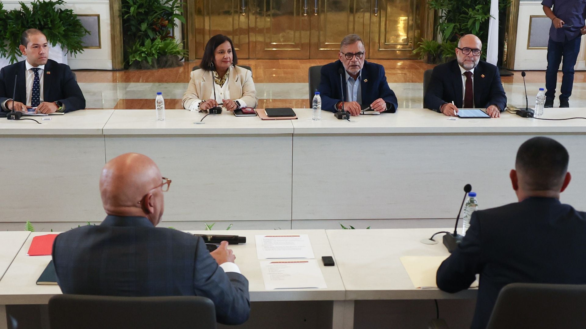 Segundo ciclo de conversaciones entre el régimen de Venezuela y la AN 2015 - Foto: EFE