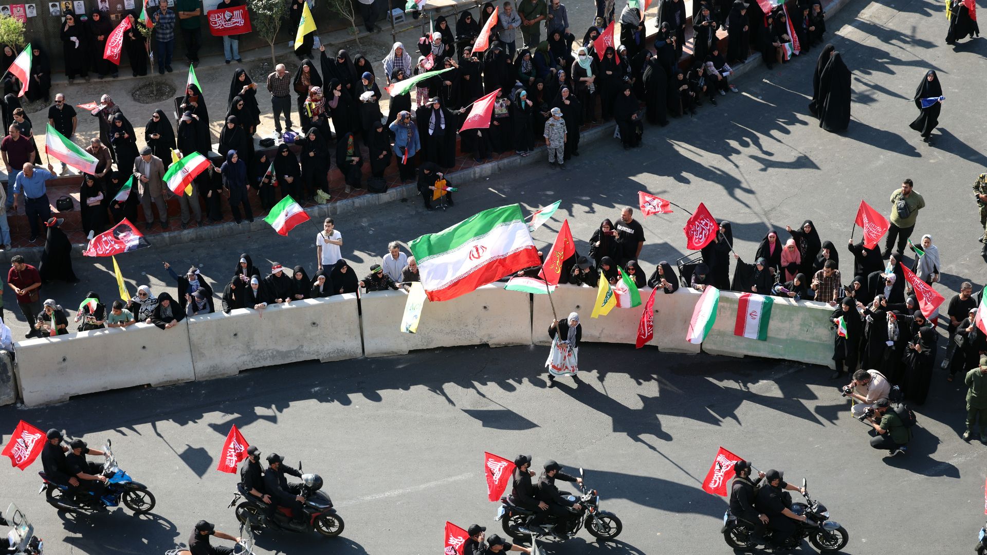 Miembros de la milicia paramilitar iraní Basij, perteneciente al Cuerpo de la Guardia Revolucionaria Islámica (CGRI), participan en una concentración militar del grupo "Jan-Fada" ("Los que se sacrifican por Irán") en Teherán, Irán, el 18 de septiembre de 2026-Foto: EFE