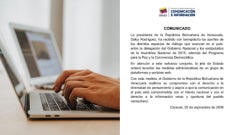 Hombre escribiendo en un ordenador / Comunicado del régimen venezolano - Fotos: Pexels / X