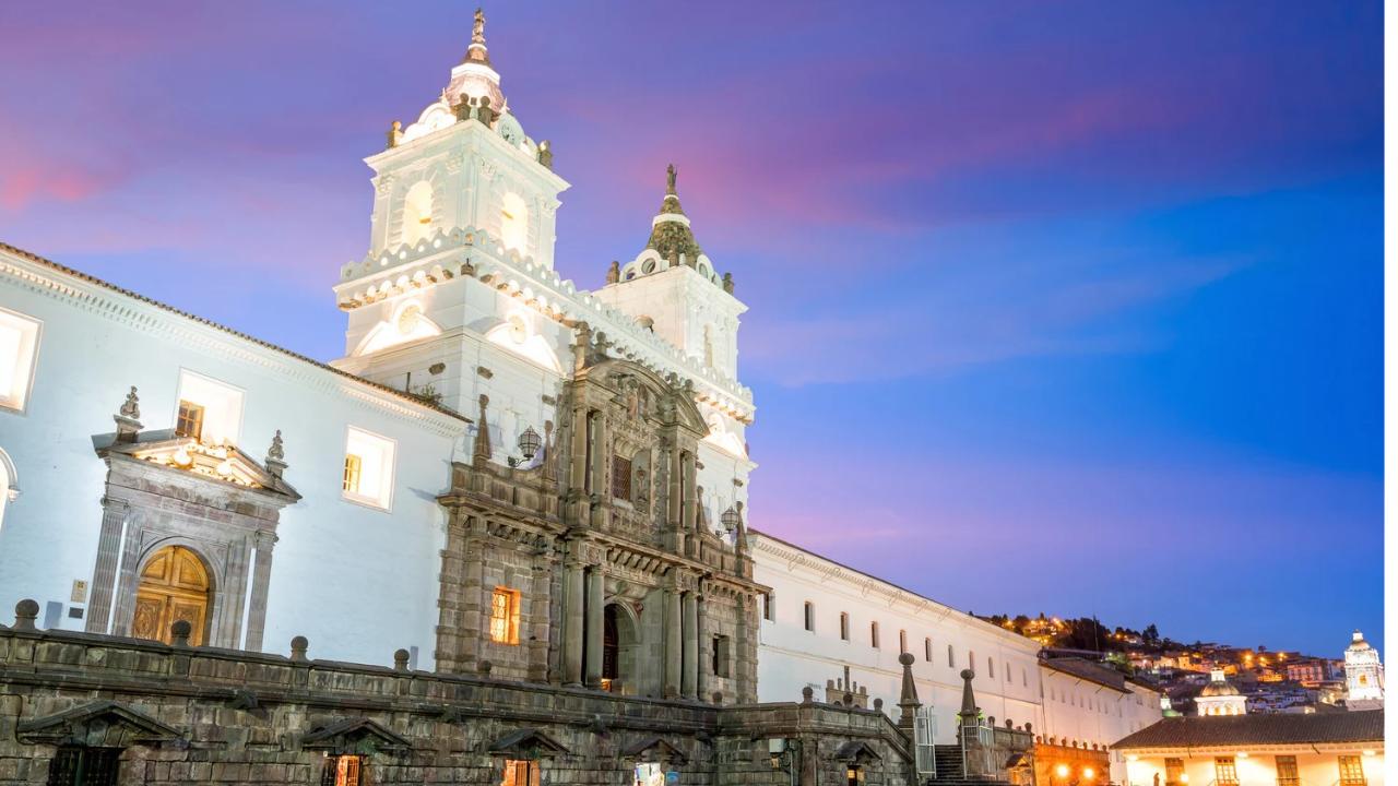 Plaza San Francisco en Quito- CANVA