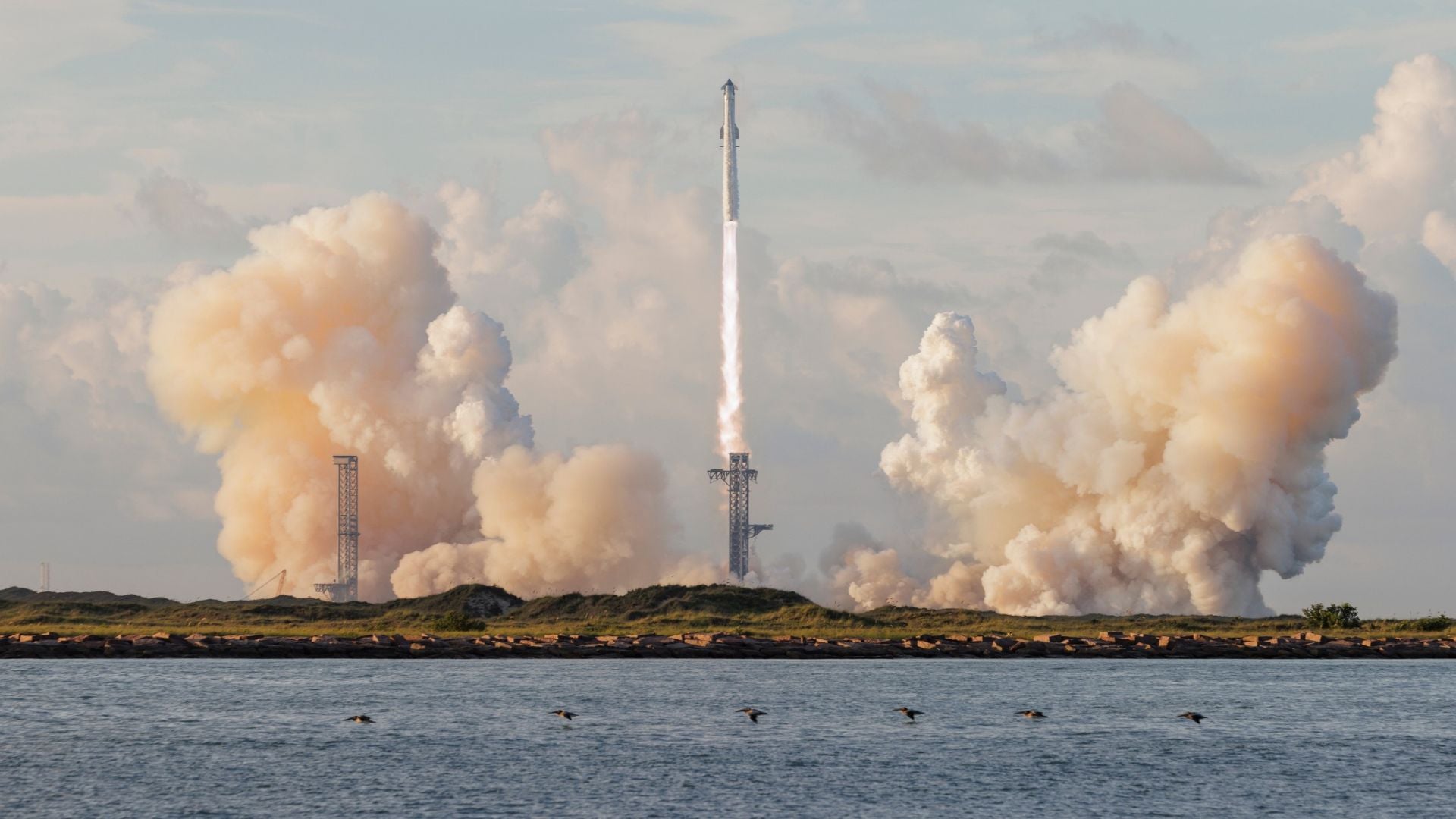 la plataforma de lanzamiento durante el lanzamiento de SpaceX-Foto: EFE