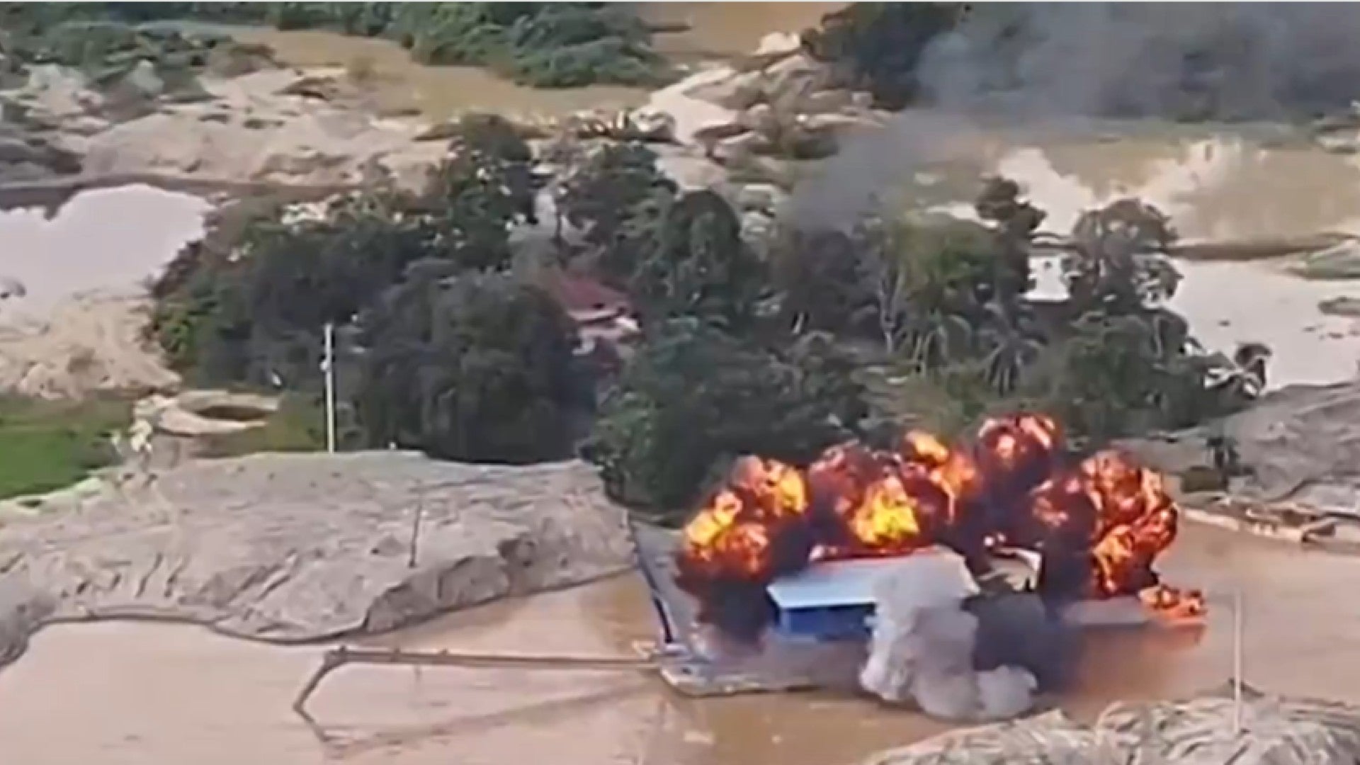 Ataque a una mina ilegal del Clan del Golfo / FOTO: Captura de pantalla