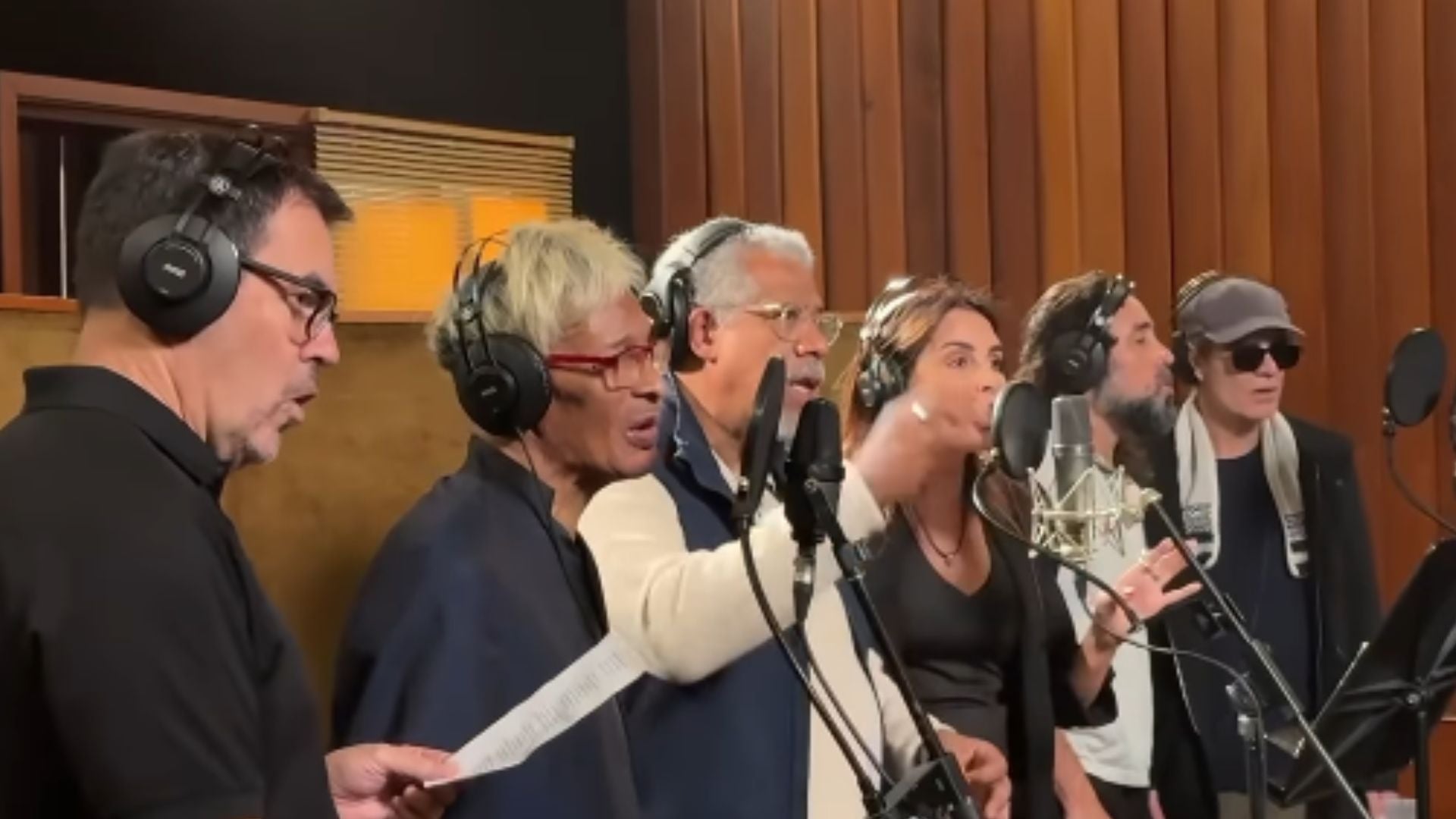 Artistas venezolanos grabando una canción - Foto: Instagram