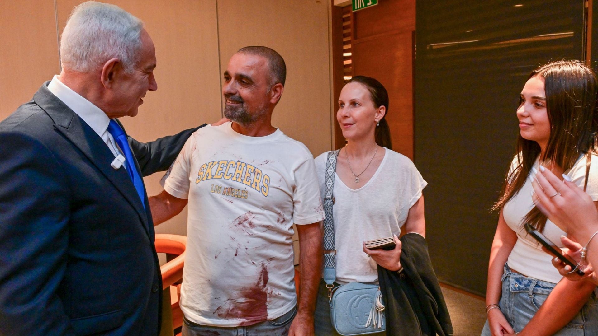 Netanyahu recibe al pasajero que ayudó a evitar una tragedia aérea tras el ataque de un piloto - EFE