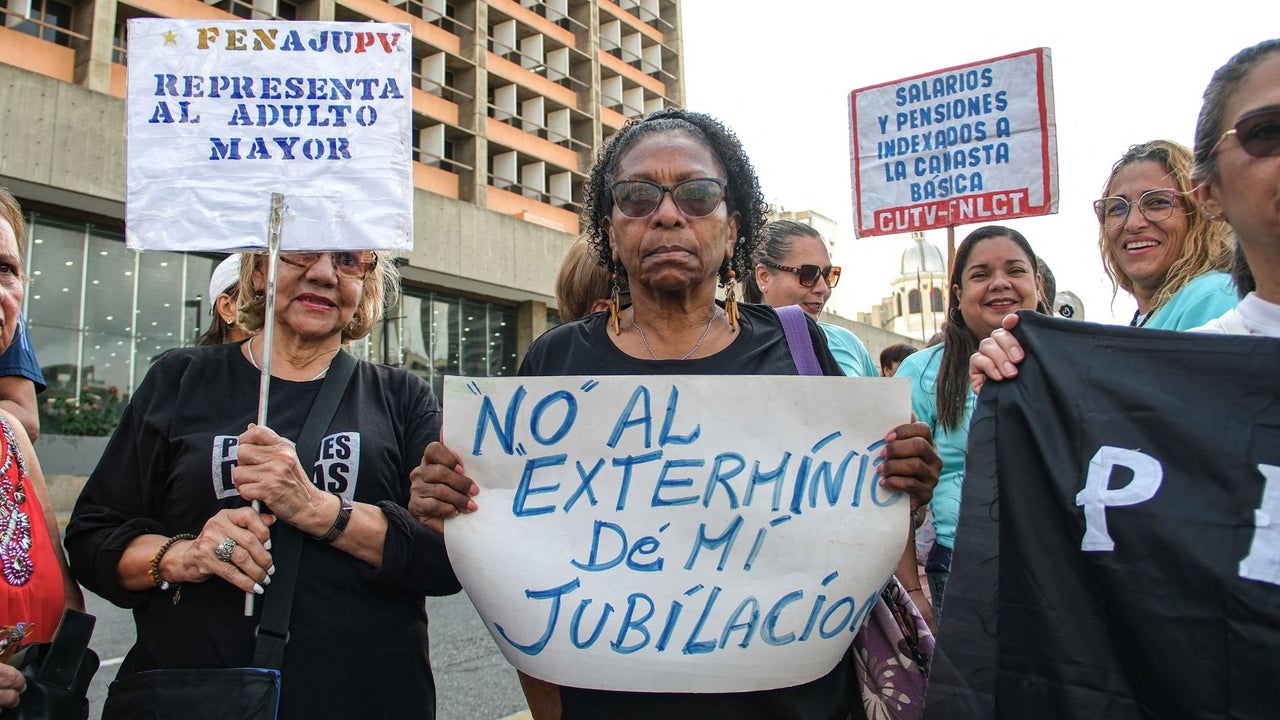 Jubilados y pensionados protestan en Caracas por salarios dignos y beneficios sociales
