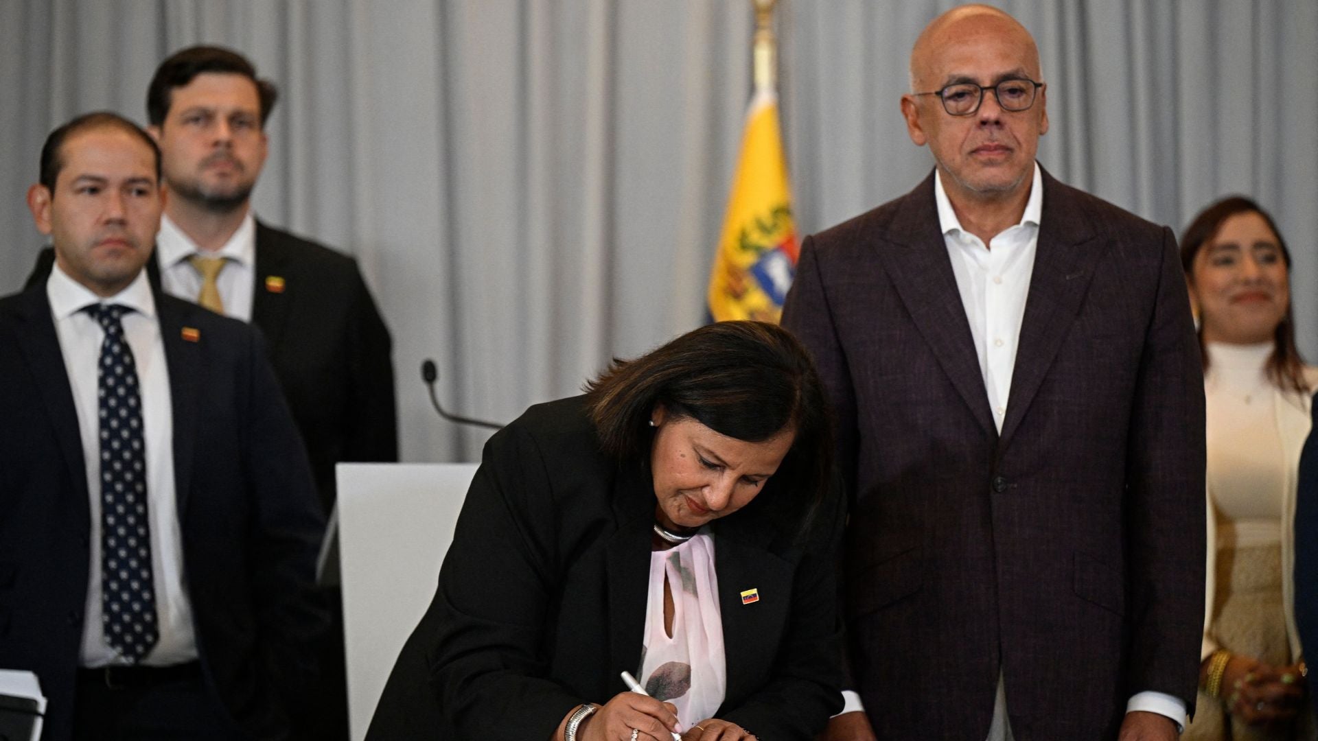 Jorge Rodríguez y Dinorah Figuera - AFP