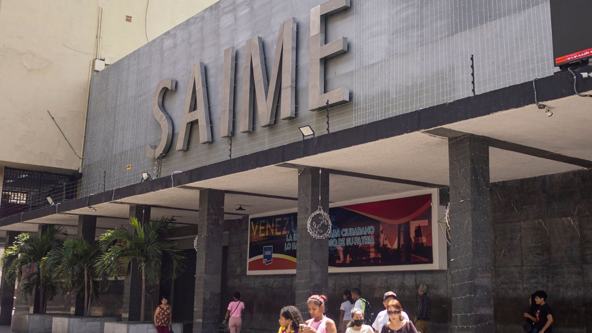 Fotografía que muestra la sede principal del Servicio Administrativo de Identificación, Migración y Extranjería (SAIME) en Caracas (Venezuela) - EFE