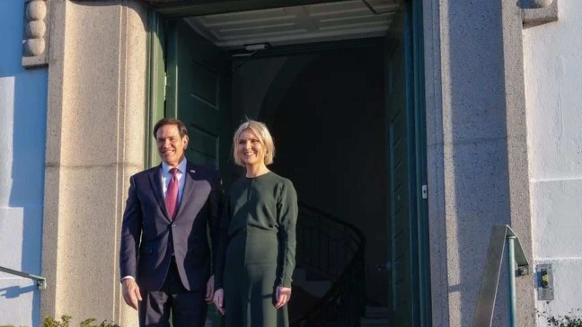 El secretario de Estado de EE.UU., Marco Rubio, junto a la primera ministra islandesa, Kristrun Frosta-Foto: EFE