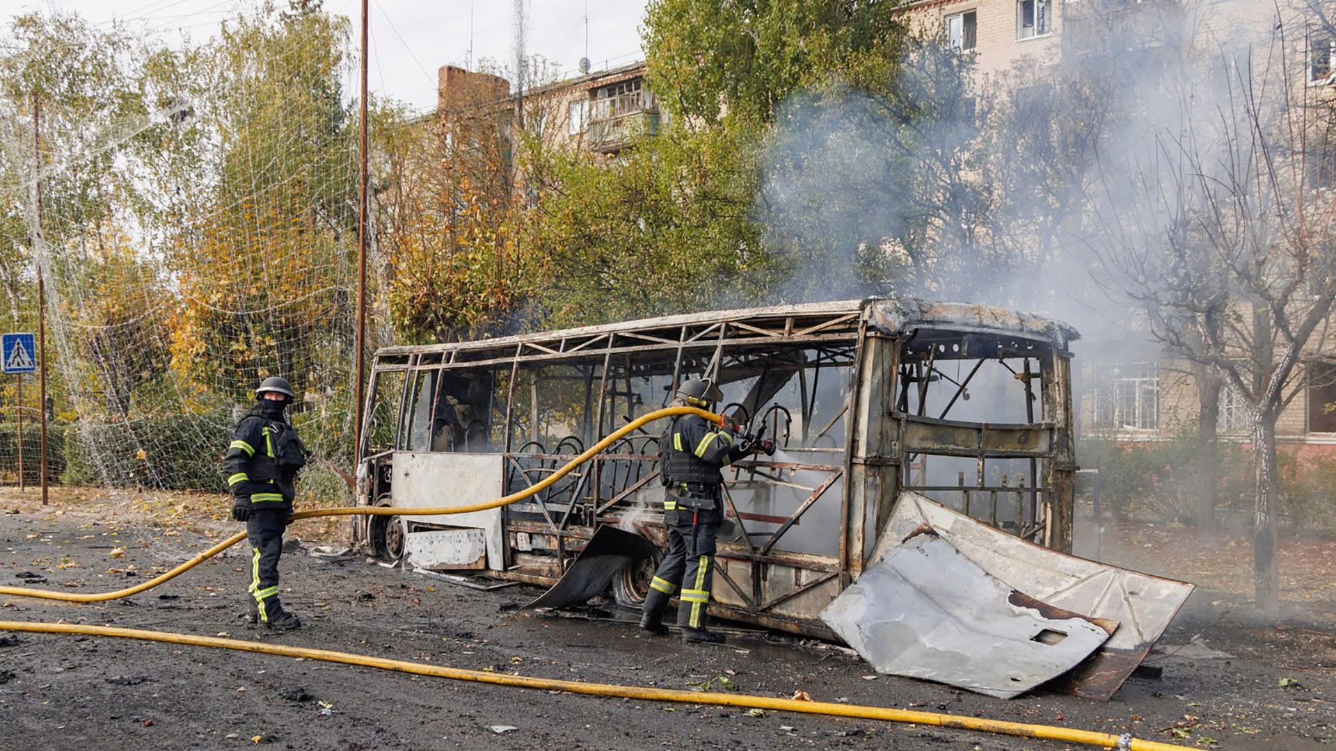 Bombardeo ruso contra autobuses deja al menos 30 muertos en este de Ucrania