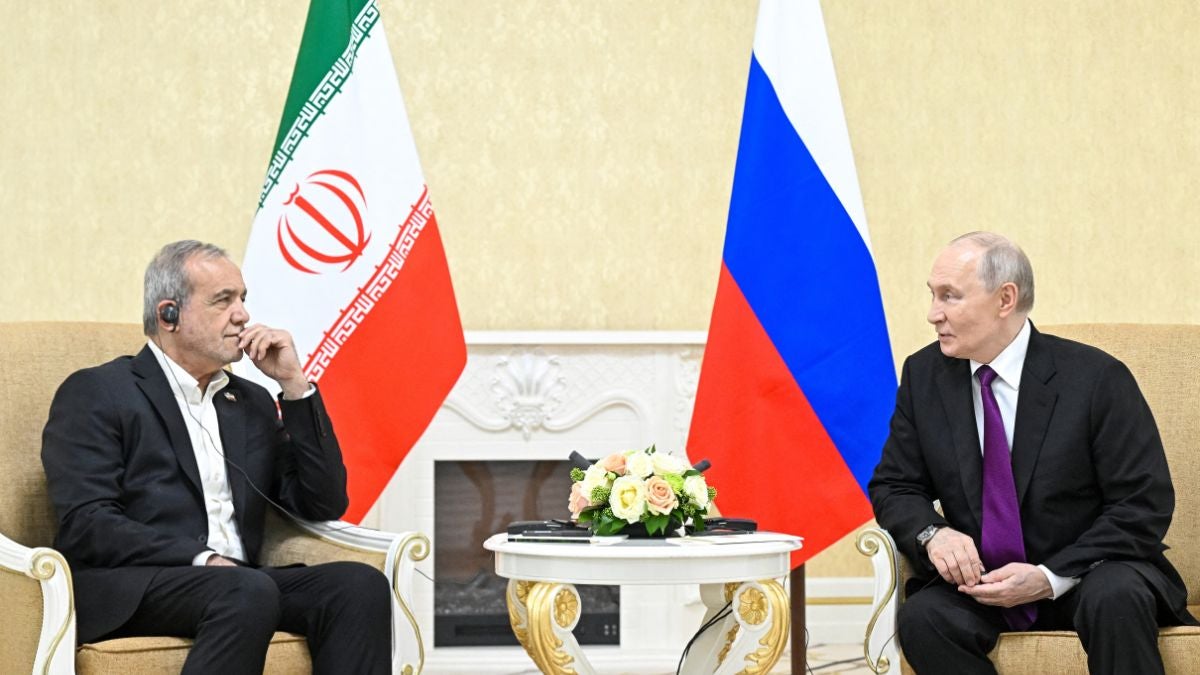 Masoud Pezeshkian y Vladimir Putin