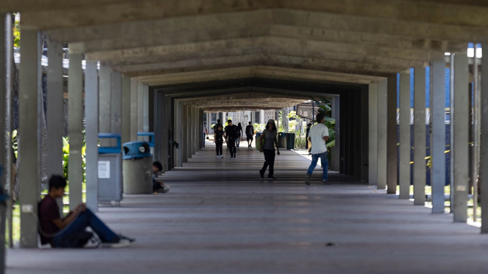 Fotografía que muestra un pasillo de la Universidad Central de Venezuela - EFE
